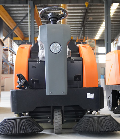 榮事達(dá)小型電動駕駛掃地機 榮事達(dá)小型電動駕駛掃地機.jpg